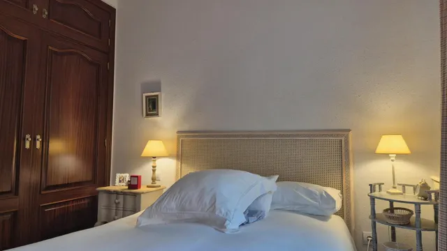 Precioso chalet con espectacular piscina y jardín autóctono — 48