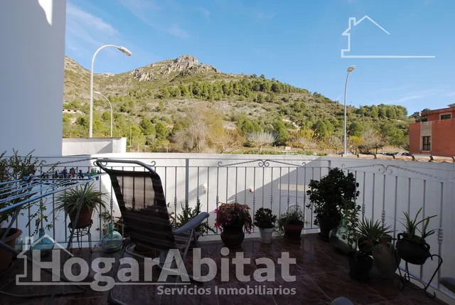 ADOSADO SEMINUEVO CON TERRAZA Y GARAJE — 41