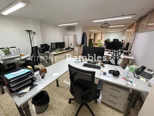 LOCAL COMERCIAL A L'AVINGUDA BARCELONA — 5