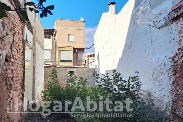 ¡OPORTUNIDAD INCREÍBLE! TERRENO URBANO AMPLIO Y CON COCHERA — 6