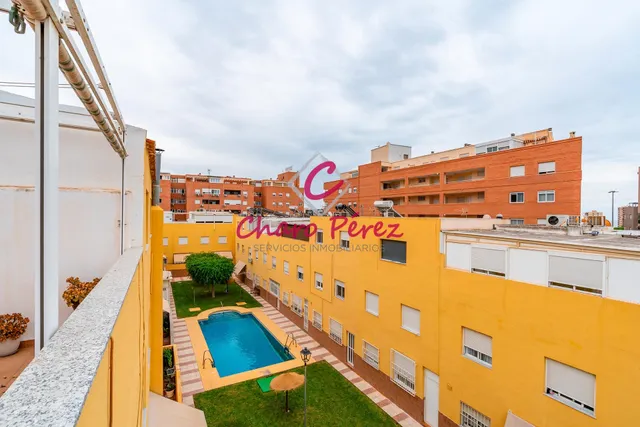 Vivienda en esquina lista para entrar a vivir en Aguadulce centro, zona Pedro Muñoz Seca. — 36