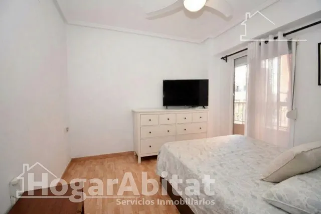 Luz natural y amplitud en este piso esquinero con dos balcones, ascensor y trastero a 100 metros de la playa — 10