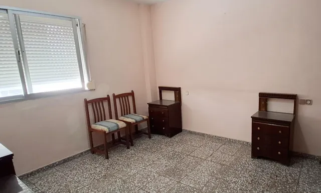 AMPLIA VIVIENDA DE 4 DORMITORIOS Y 2 BAÑOS. MEJOR PRECIO DE ZONA — 29