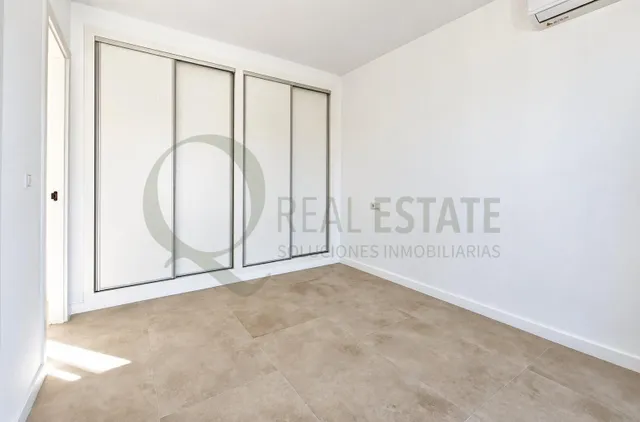 Chalet independiente con jardín y amplias terrazas en Lanuza, El Campello. — 25