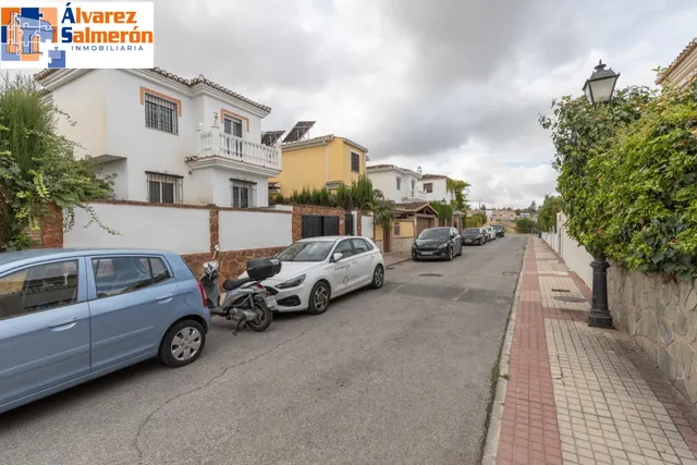 Casa independiente con piscina en La Zubia. — 43