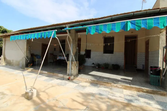 SE VENDE CASA DE CAMPO CON 42.000 M2 DE PARCELA. — 40