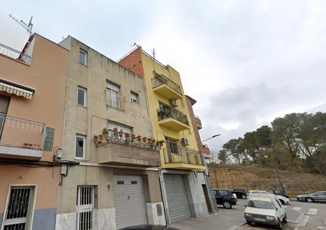 Inversión inmobiliaria en Terrassa: piso 118m² con potencial - foto 2