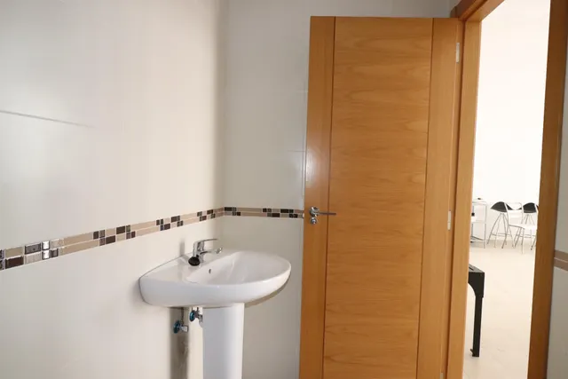 EXCLUSIVO LOCAL EN AVENIDA DE RONDA — 13