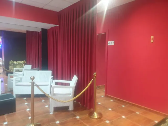 Local / Salón de fiestas en ZONA TURISTICA - — 14