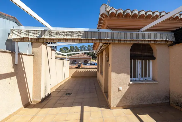 Espectacular casa unifamiliar en recinto cerrado en Granada capital — 47