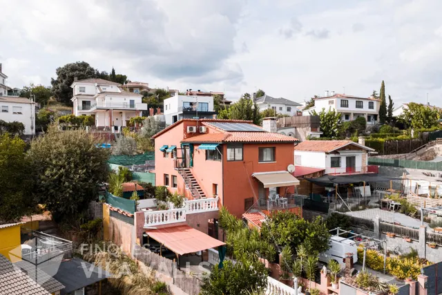 Casa adosada con jardín, terraza y vistas a la montaña — 13