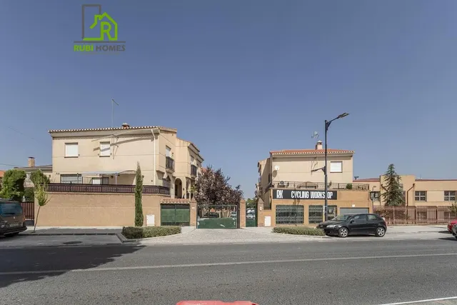 AMPLIA CASA DE 5 DORMITORIOS EN ALHENDÍN, GRANADA — 41