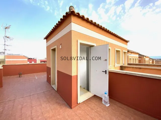 Dúplex en el raiguero de poniente, todo nuevo a estrenar. Dispone de planta sótano con un gran salón — 17