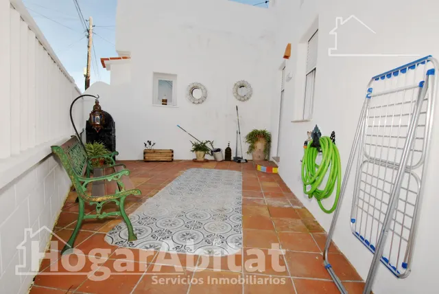 CASA SEMINUEVA Y ESQUINERA CON TERRAZA CERCA DE LA PLAYA — 28