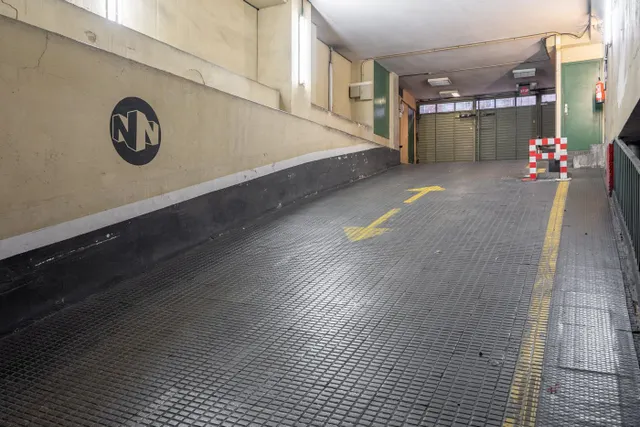 Parking 9m² en alquiler - Casc Antic — 21