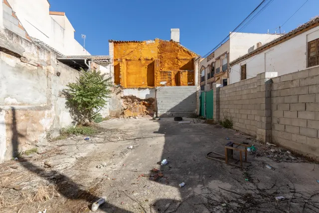 Parcela en Venta con Alto Potencial de Edificación en Peligros — 13