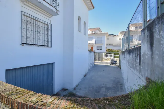 CASA Y PARCELA PARA USOS MULTIPLES. ZONA SERRALLO — 40