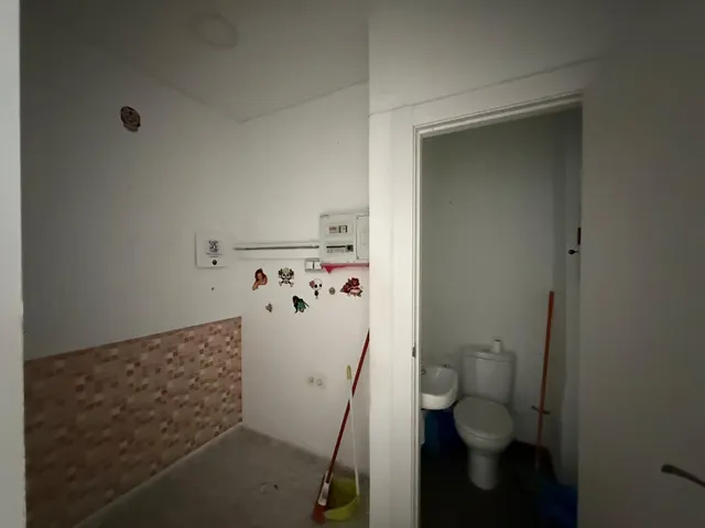 ¡SE ALQUILA LOCAL EN DURCAL CENTRO! — 11