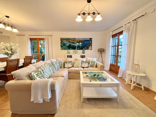 EXCLUSIVO CHALET EN PRIMERA LINEA DE MAR CON LICENCIA VACACI - foto 4