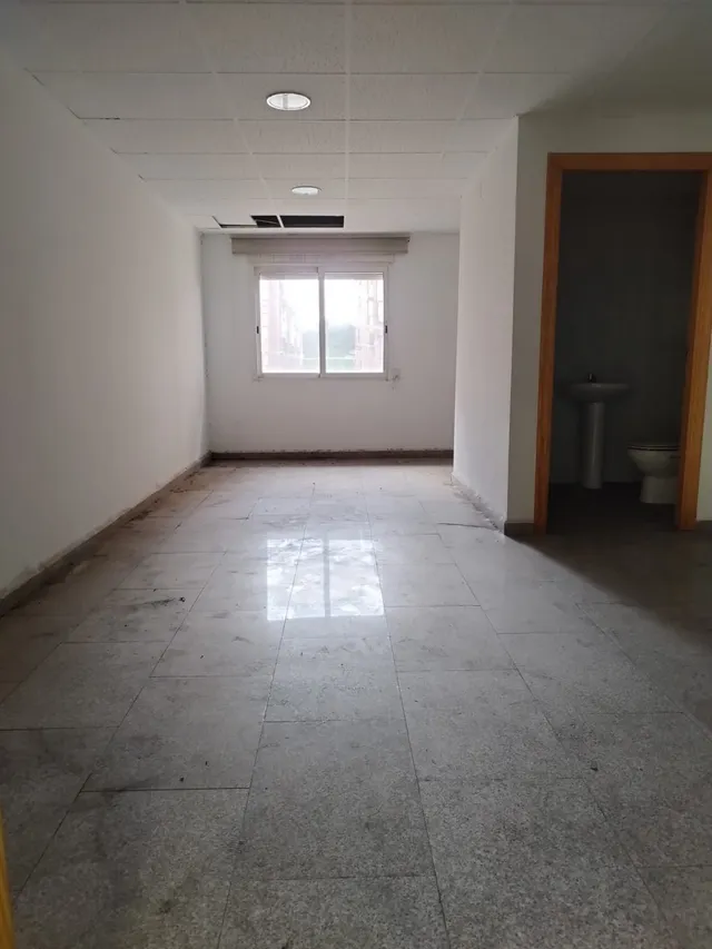 ENTRESUELO PARA OFICINAS JUNTO CENTRO COMERCIAL VEGA PLAZA — 7