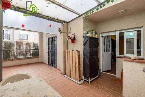 AMPLIA CASA DE 5 DORMITORIOS EN ALHENDÍN, GRANADA