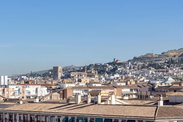PISO REFORMADO CON VISTAS PANORÁMICAS A UN PASO DEL CENTRO DE GRANADA — 5