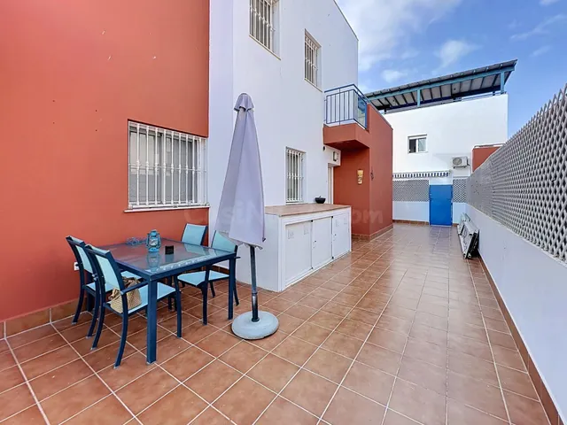 Chalet pareado con gran semisótano, jardín privado, garaje y - foto 5
