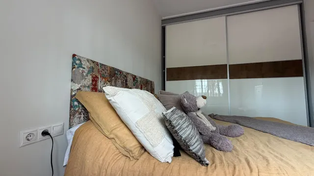 VILLA DE 4 DORMITORIOS Y 3 BAÑOS. PARCELA DE 1.850 M2. CON PISCINA CLIMATIZADA Y CASA DE INVITADOS INDEPENDIENTE EN CATRAL. — 48