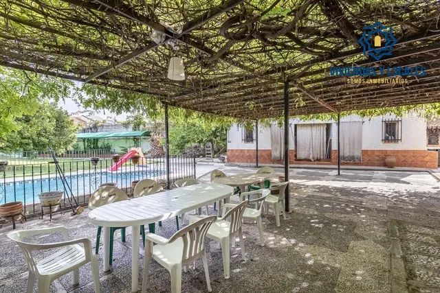 Espectacular Chalet en Ogijares - Ideal para Familias — 2