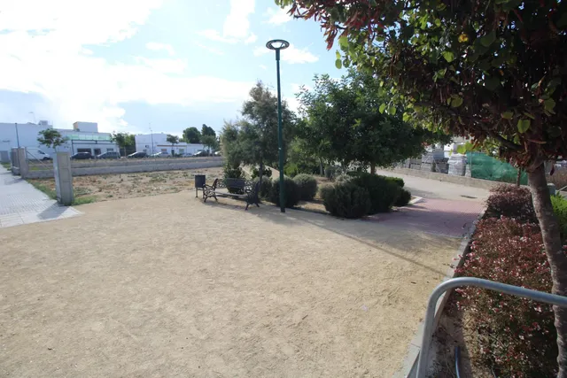 Casa en planta baja con gran patio para reformar en la carretera de medina — 26