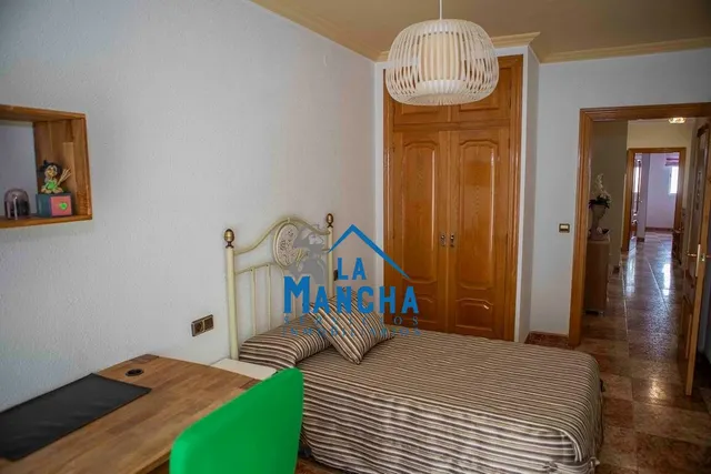 *595.000€* inmobiliaria la mancha vende casa en el barrio de san pablo de Albacete — 40