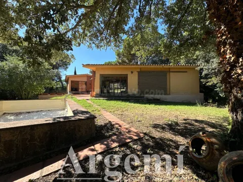 OPORTUNIDAD Inversión integral: casas, terrenos y naves industriales disponibles para la venta en conjunto.
