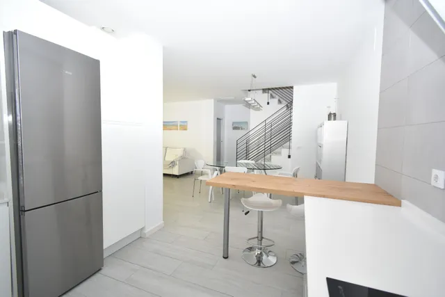 PAREADO DE RECIENTE CONSTRUCCIÓN CON PISCINA PRIVADA EN MOLINO VIEJO — 14