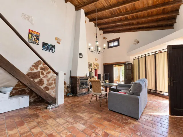 El Refugio Perfecto en Las Jaras: Vistas de Ensueño, Techos Infinitos y Máxima Versatilidad — 10