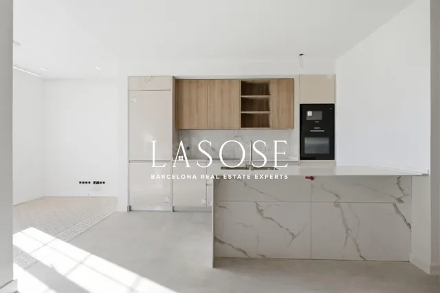 Exclusivo Ático Luminoso con Vistas Abiertas al Sur en Dreta - foto 4