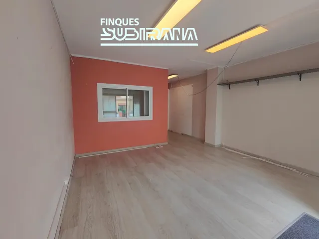 LOCAL COMERCIAL SITUAT AL CENTRE DE LA TORRE DE CLARAMUNT — 4