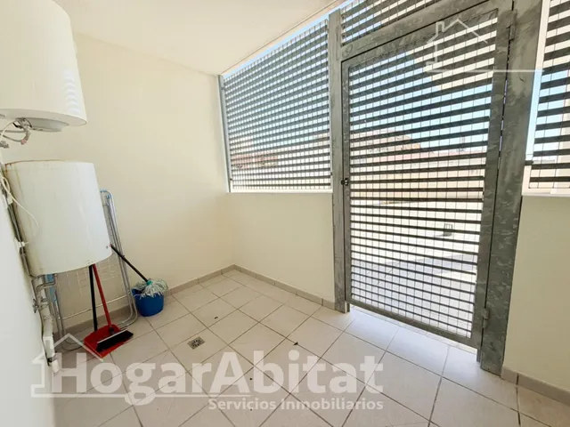 SEMINUEVO CON PISCINA, GARAJE  Y DOS TERRAZAS CERCA DEL METRO — 37