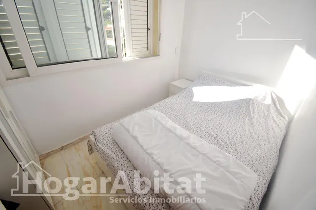 Atractivo chalet amplio con piscina privada, garaje y terraza, todo amueblado y cerca de la playa. — 31