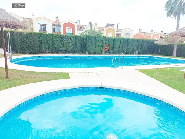 Magnífico adosado en maqueda — 50