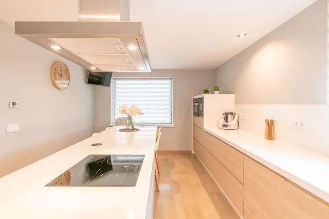 ¡Descubre el hogar de tus sueños en este espectacular chalet independiente! — 45