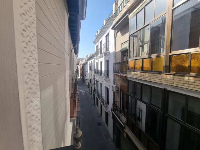 SE ALQUILA AMPLIO PISO EXTERIOR REFORMADO