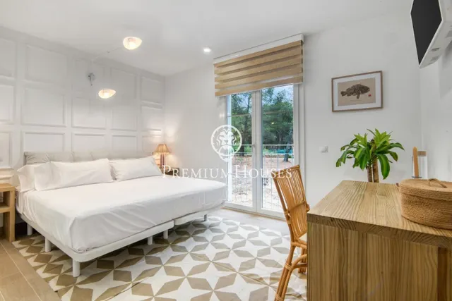 Casa con piscina y jardín en Sant Jordi d'Alfama — 36