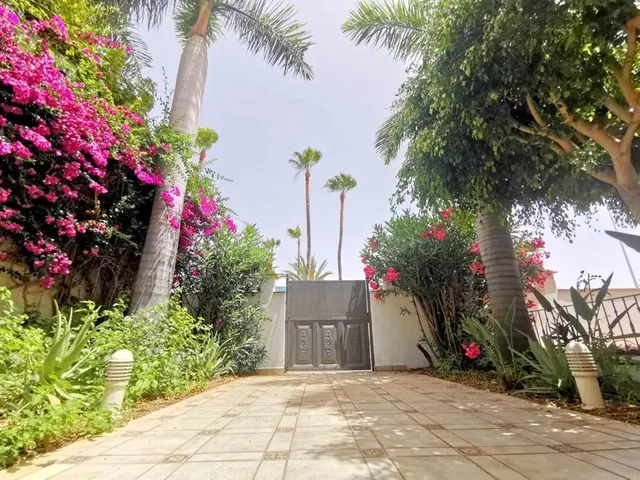 Espectacular villa, totalmente renovada y situada en medio d