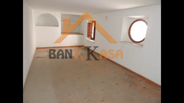 SE VENDE CASA ANTIGUA EN BERJA ZONA MERCADO DE ABASTOS — 30