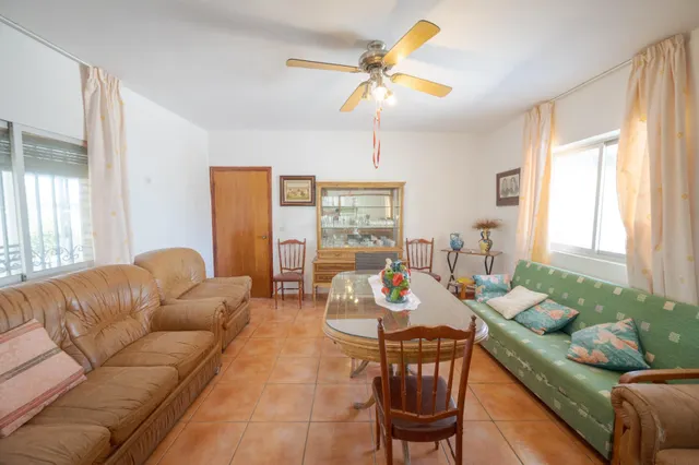 GRAN PARCELA CON VIVIENDA UNIFAMILIAR, 3 APARTAMENTOS, PISCINA Y VISTAS PANORÁMICAS EN PADUL (GRANADA) — 1.430 m2 DE TERRENO — 25
