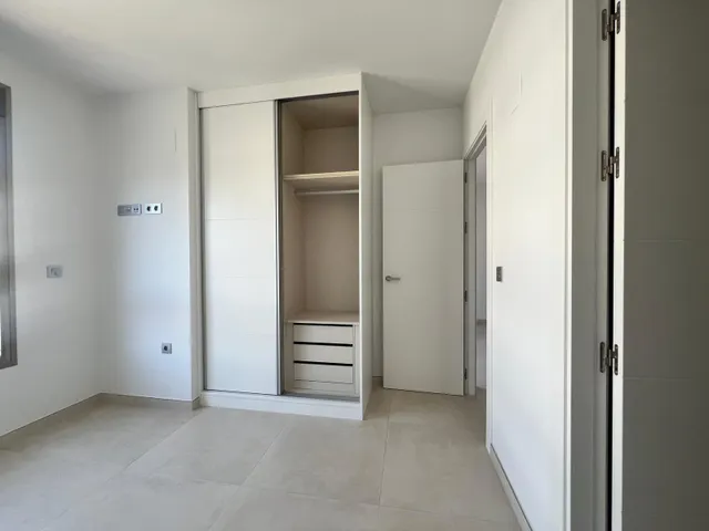 Para estrenar en el centro de Torrevieja, a estrenar! 🏡✨ — 28