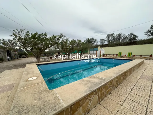 Chalet a la venta en Cocentaina, Alicante. — 42