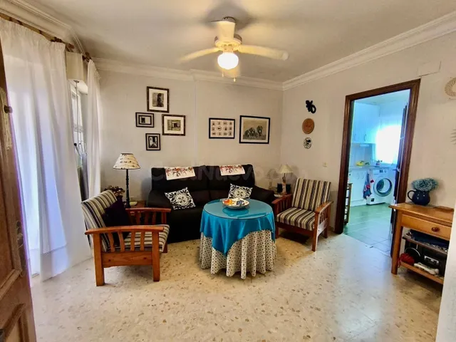 ¡Vive junto al mar! Amplia vivienda de 3 dormitorios a un pa - foto 2