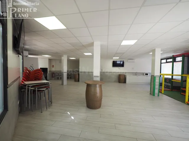Se vende local comercial en el paseo Ramon Ugena - foto 3