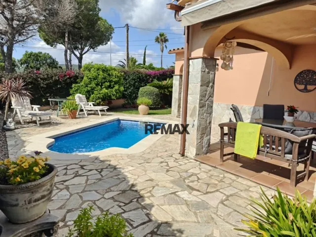 Calonge | Chalet con piscina privada y terraza con vistas al - foto 4